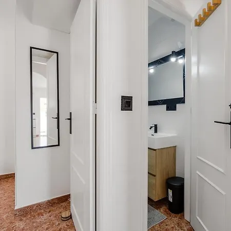 Sunny 3-bedroom House With Pool And Rooftop Terrace Torrevieja