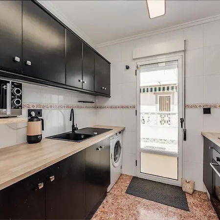 Sunny 3-bedroom House With Pool And Rooftop Terrace * Torrevieja