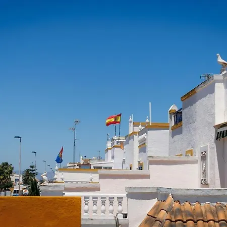 Sunny 3-bedroom House With Pool And Rooftop Terrace