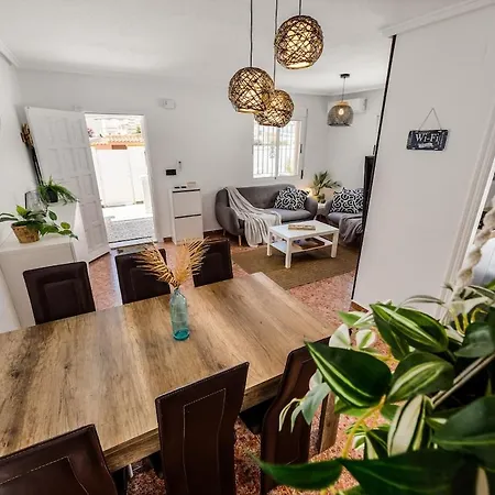 Feriehus Sunny 3-bedroom House With Pool And Rooftop Terrace *