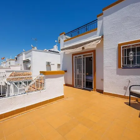 Sunny 3-bedroom House With Pool And Rooftop Terrace * Torrevieja