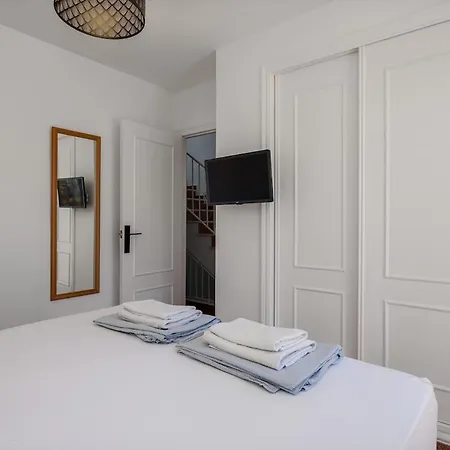 Sunny 3-bedroom House With Pool And Rooftop Terrace Torrevieja