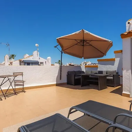 Sunny 3-bedroom House With Pool And Rooftop Terrace Torrevieja